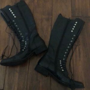 BEAUTIFUL CHARLES DAVID BOOTS. perfect condition